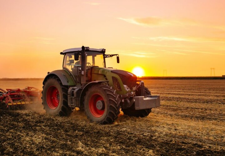 real time asset monitoring of a tractor in a field